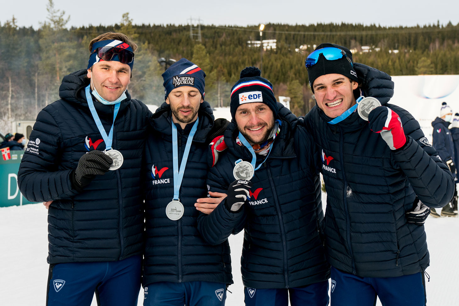 La médaille d’argent du relais tricolore aux championnats du monde des parasports d’hiver 2022 © FFH - L. Percival