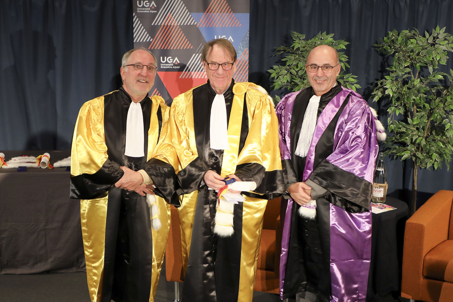 Tim Ingold entouré de son parrain, Jean-Paul Thibaud et du président de l’UGA